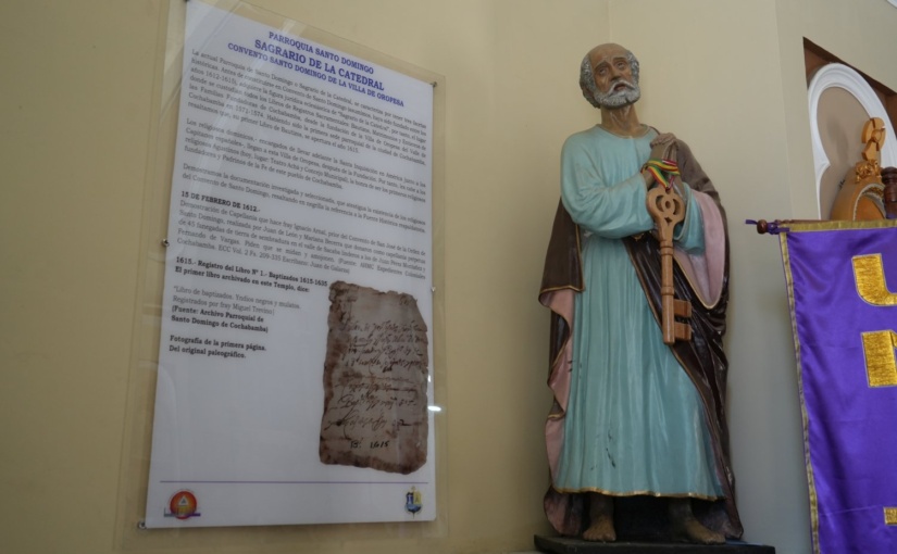 UNITEPC entregó hoy placas historiográficas a la parroquia Santo Domingo y las autoridades de Cochabamba destacaron que la universidad está a la vanguardia en la promoción del patrimonio histórico